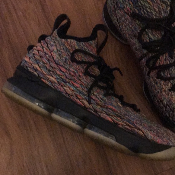 Nike/Lebron shoe size 12 great for running or basketball - Picture 2 of 3